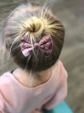 Load image into Gallery viewer, Crushed Velvet Bows